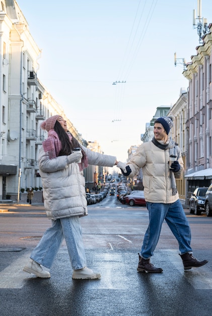 Foto gratuita giovani in inverno