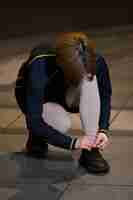 Free photo young person getting ready for doing sport at night