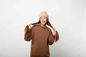 Free photo young person wearing hoodie mockup