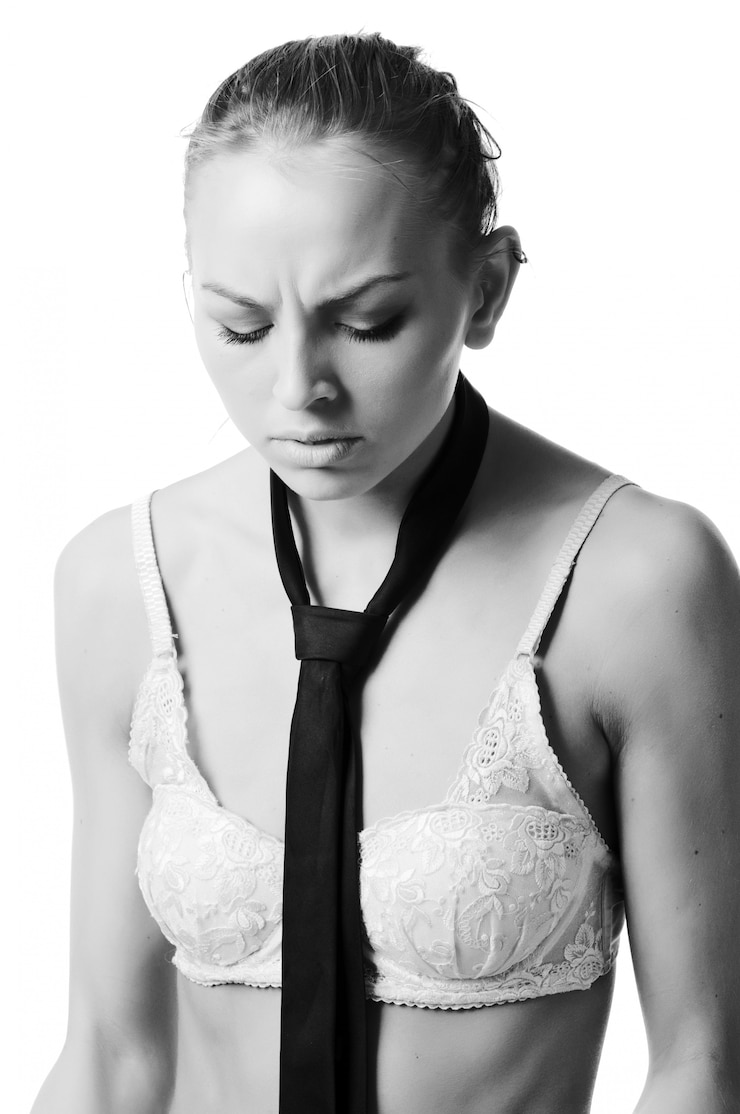 Бесплатный Фотография молодая женщина slim, носить бюстгальтер на белом фоне