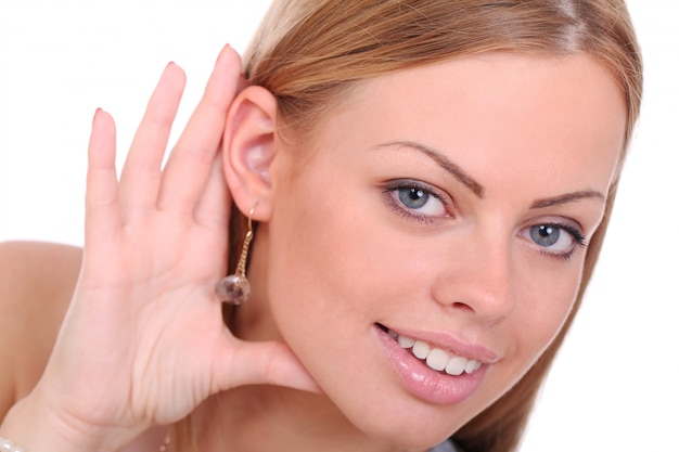 Free photo young smiling woman tries to listen