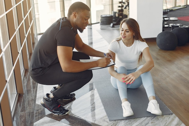 Free photo young sports people training in a morning gym