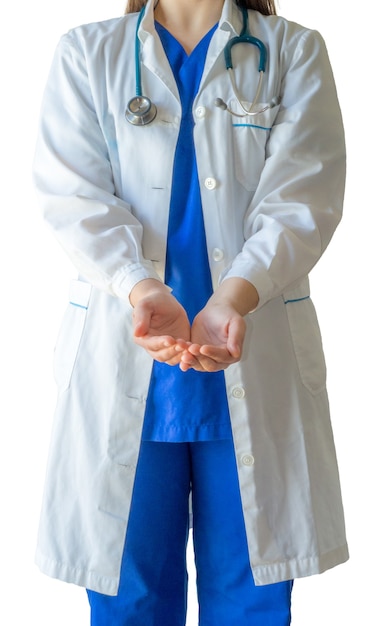 파란색 의료 제복을 입은 젊은 성공적인 여성 의사와 도움을 위해 빈 손을 보여주는 마스크