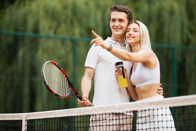 Free photo young tennis couple relaxing