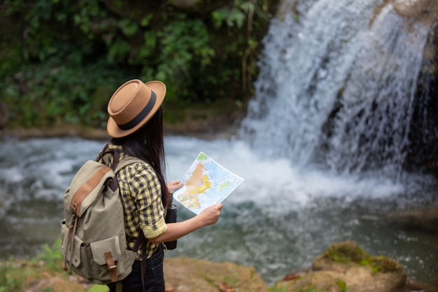 若い旅行者