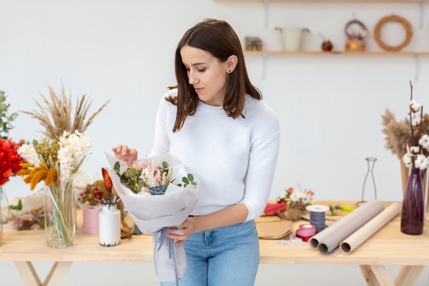 Free photo young woman and bouquet of flowers