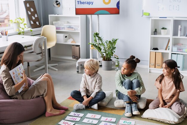 Young woman doing speech therapy with kids