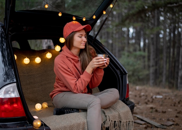 Free photo young woman enjoying bonfire