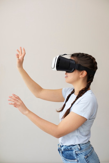 Free photo young woman enjoying new technology vr glasses