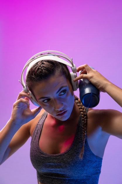 Free photo young woman exercising with her headphones on