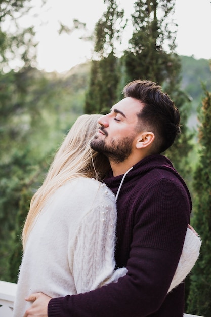 Free photo young woman and handsome man embracing