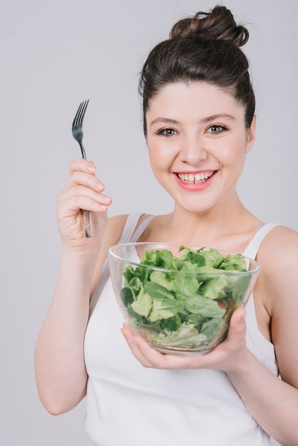 Free photo young woman having a healthy meal