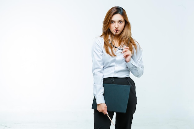 Free photo young woman holding glasses while posing