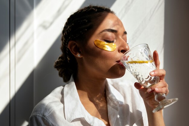 Young woman at home doing her beauty routine