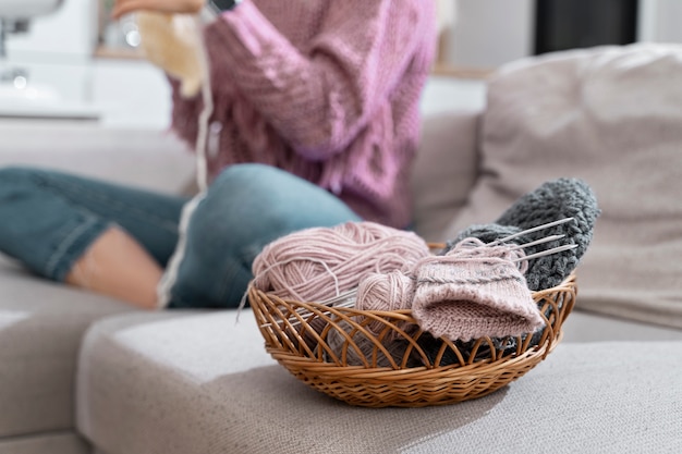 Free photo young woman knitting while relaxing