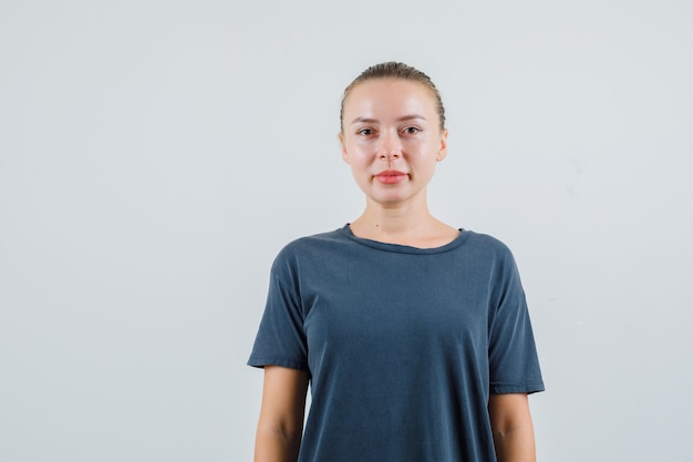 Free photo young woman looking and smiling in grey t-shirt