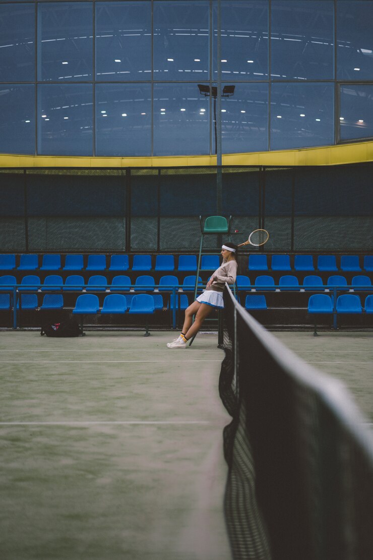 Free Photo young woman playing tennis