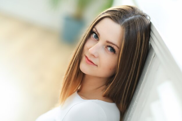 Young woman posing inside the home