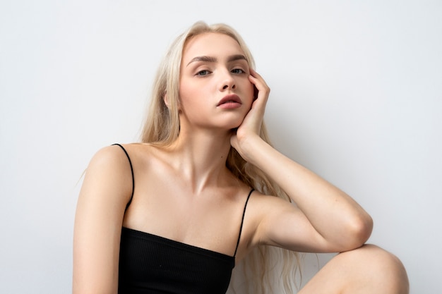 Free photo young woman posing in studio front view