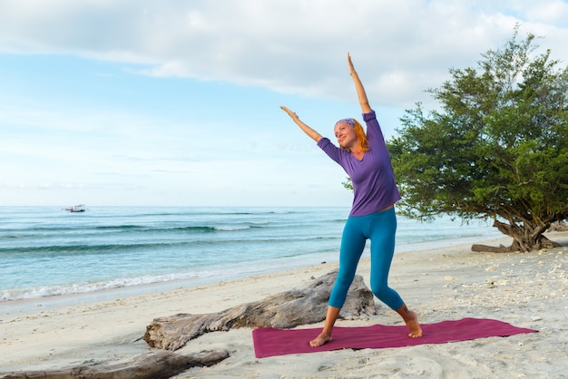 Free photo young woman practicing yoga