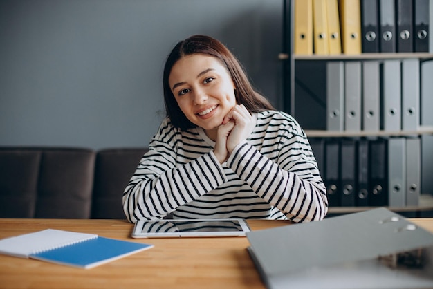 Free photo young woman preparing for exames