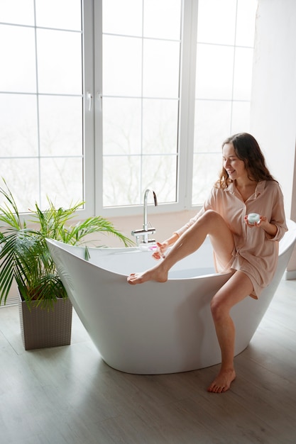 Free photo young woman preparing for shaving her body