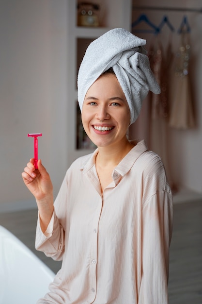 Free photo young woman preparing for shaving her body