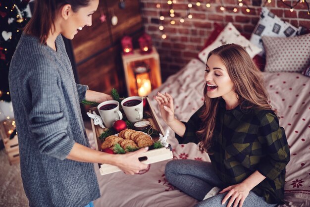 Young woman preparing snacks for her friend