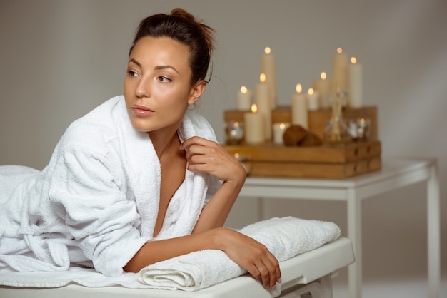 Free photo young woman relaxing in spa salon.