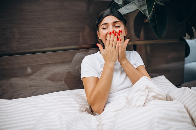 Free photo young woman resting in bed in the morning