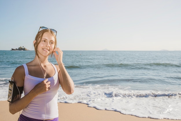 Free photo young woman starting the training