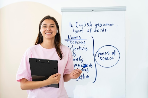 Free photo young woman teaching english lessons