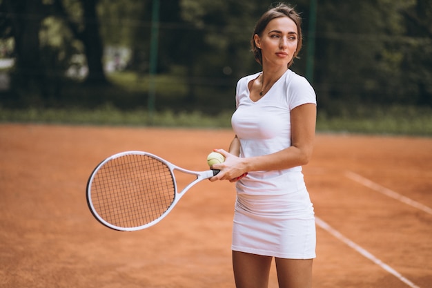 Теннисистка при дворе