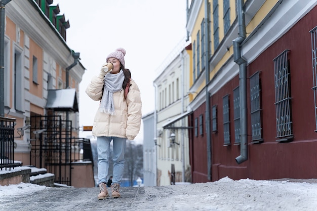 Young woman traveling trough the city