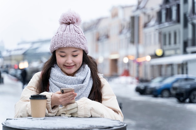 Free photo young woman traveling trough the city