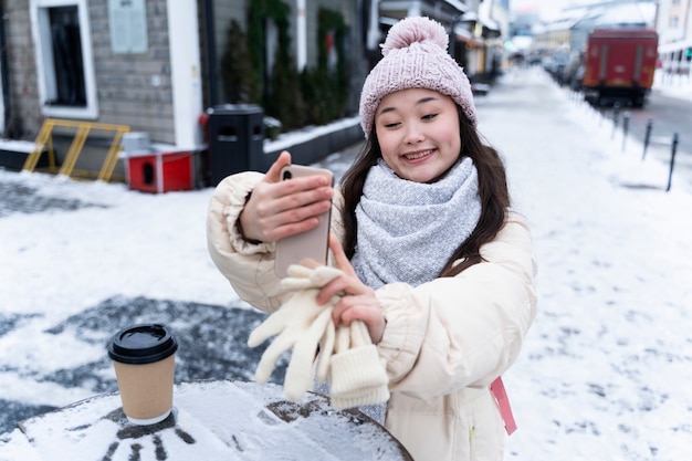 Free photo young woman traveling trough the city