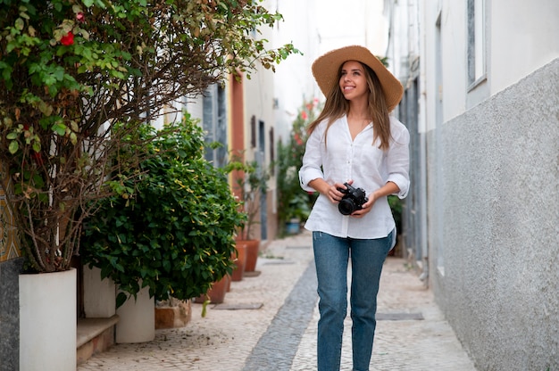 Free photo young woman traveling without covid in the city