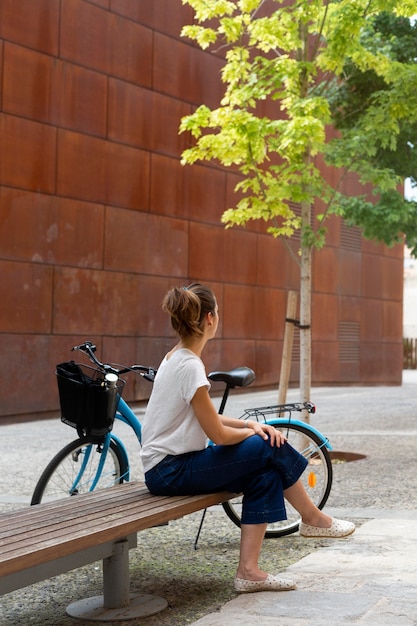 Free photo young woman using an eco way for transportation