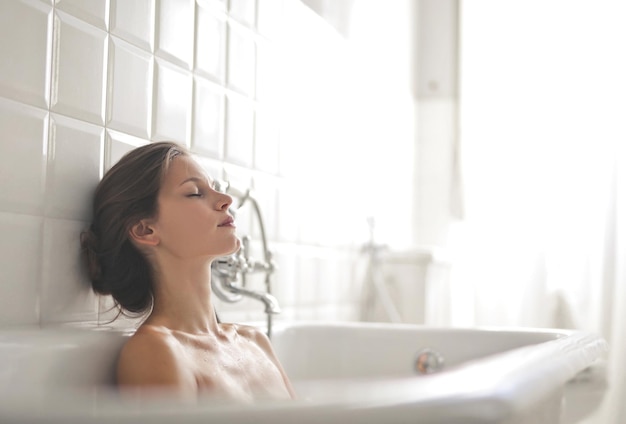 Free photo young woman in a vintage bathtub