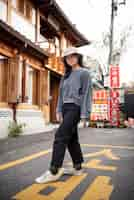 Free photo young woman wearing a bucket hat in the city