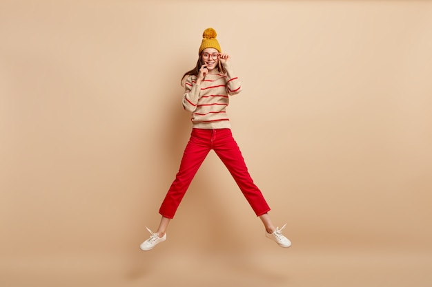 Free photo young woman wearing colorful clothes