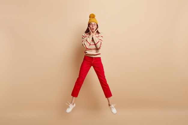 Free photo young woman wearing colorful clothes