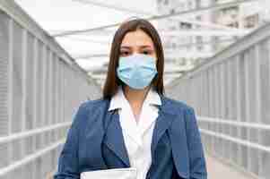 Free photo young woman wearing face mask