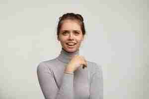 Free photo young woman wearing grey turtleneck