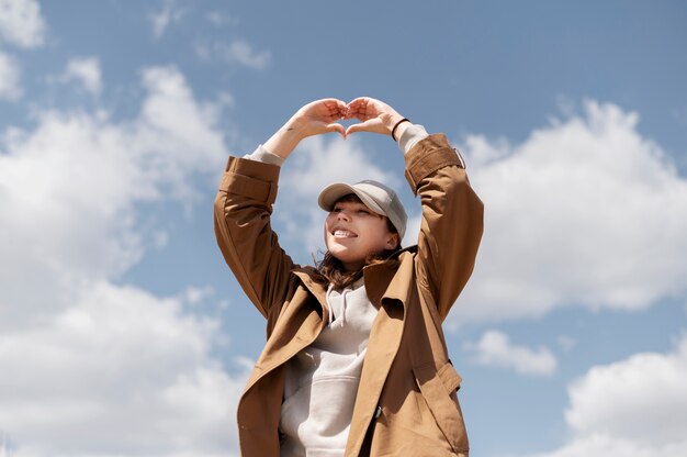 Young woman wearing trucker hat