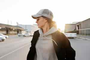 Free photo young woman wearing trucker hat