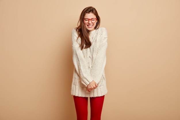 Free photo young woman wearing white sweater