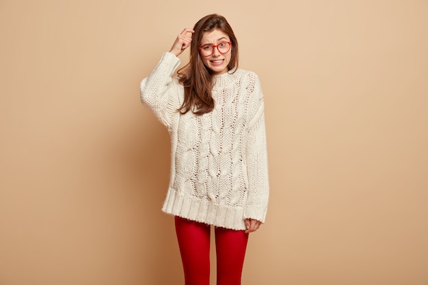 Free photo young woman wearing white sweater