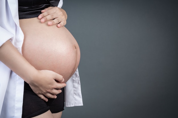 Young woman who is pregnant.