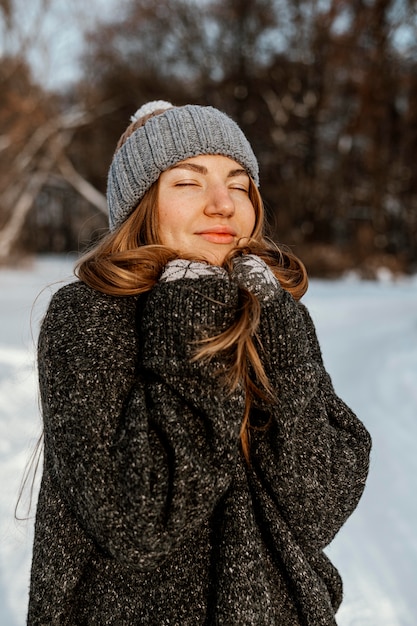 Free photo young woman on winter day